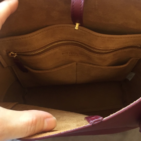 NEW Bottega Veneta Burgundy Leather Bucket Bag - Picture 8 of 8